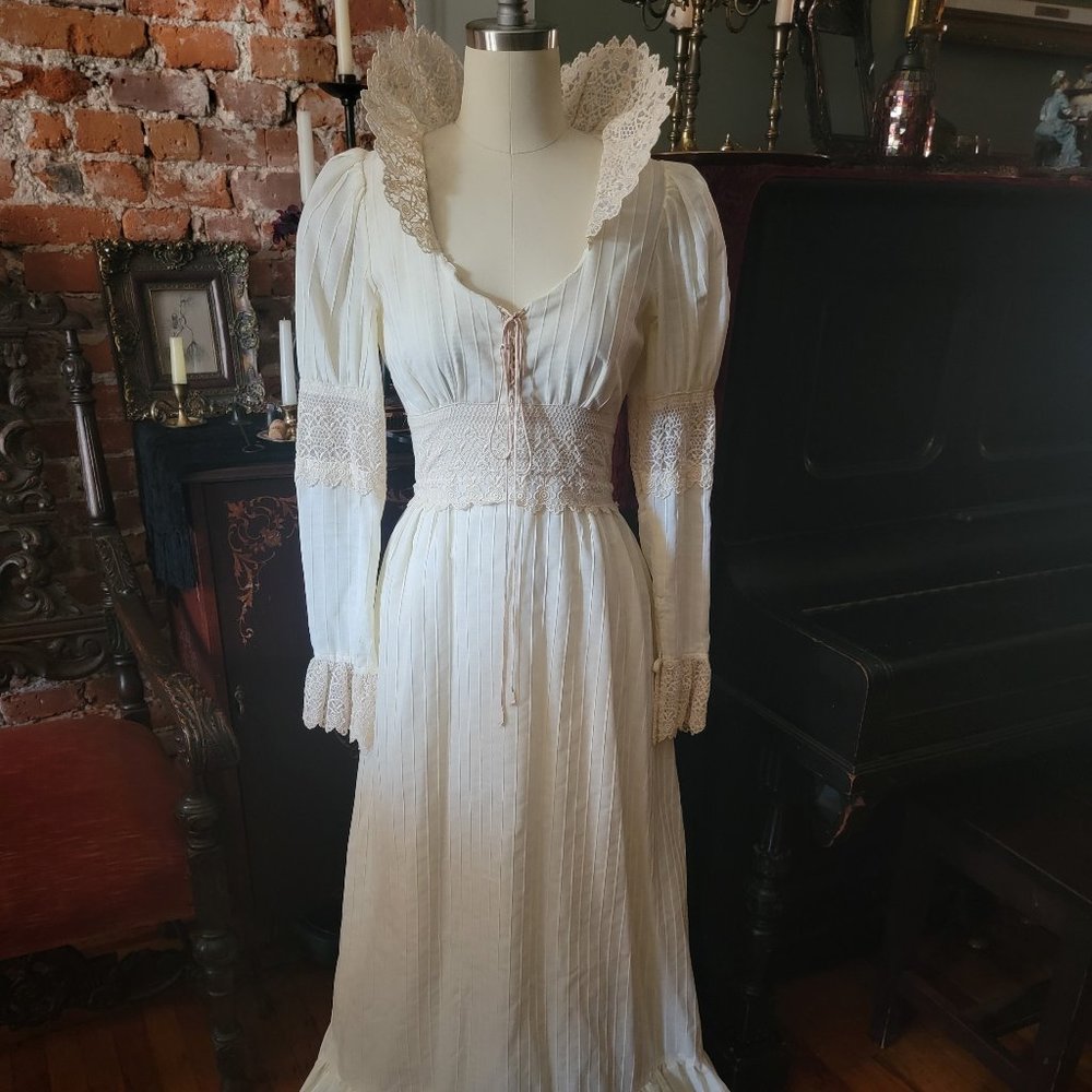 Rare Elizabethan Gunne Sax Gown - Picture 2 of 11